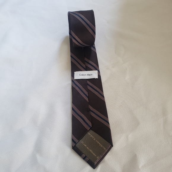 Calvin Klein Nuetral Color Silk Tie - Picture 5 of 7